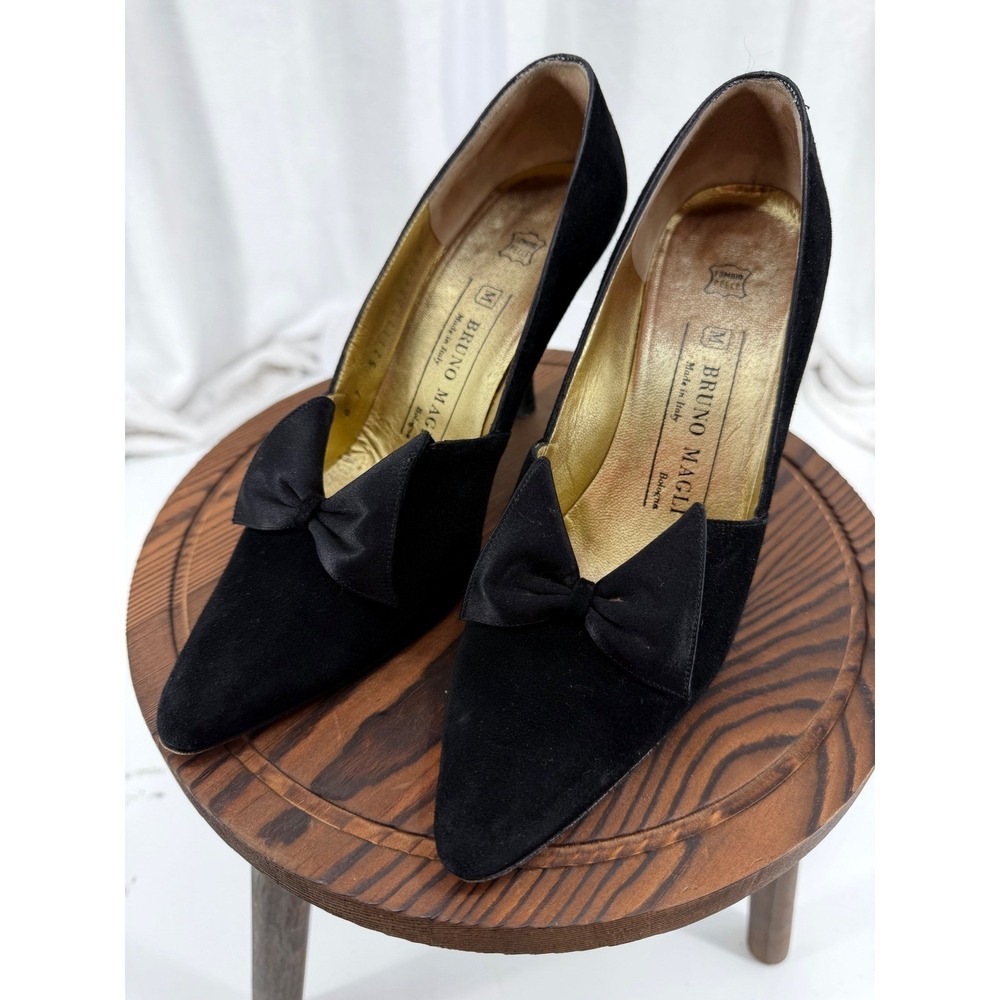 Bruno Magli Black Velvet Bow Pointed Toe Heels 7 Formal Victorian Regency Witchy